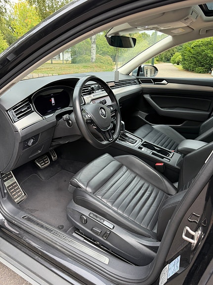 Volkswagen Passat Alltrack 6 of 11