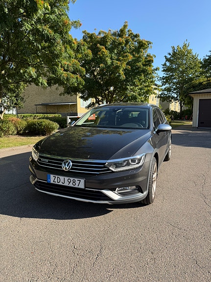 Volkswagen Passat Alltrack 4 of 11