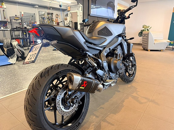 Yamaha MT -09 4 of 15