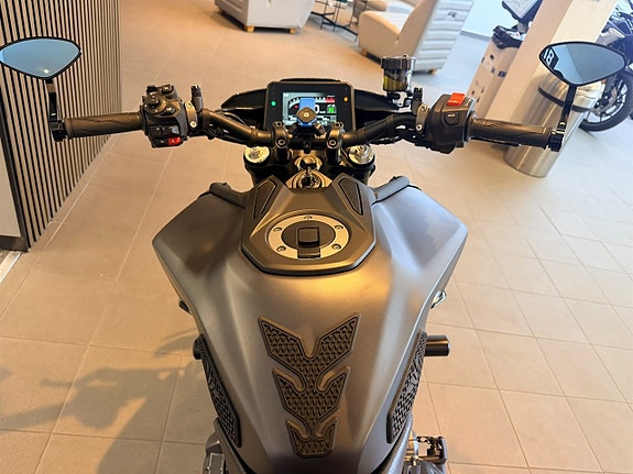 Yamaha MT -09 8 of 15