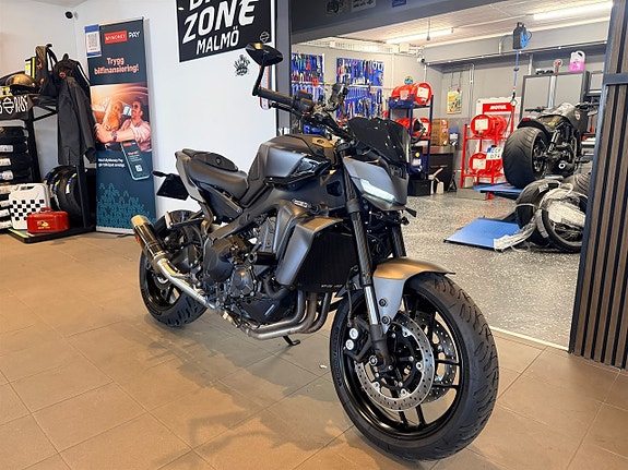 Yamaha MT -09 2 of 15
