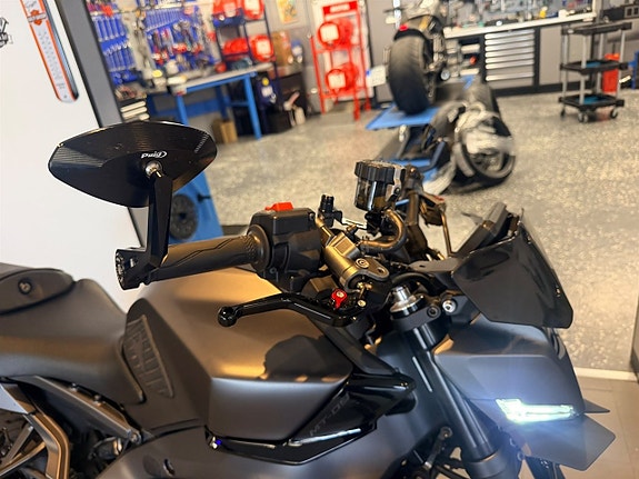 Yamaha MT -09 3 of 15