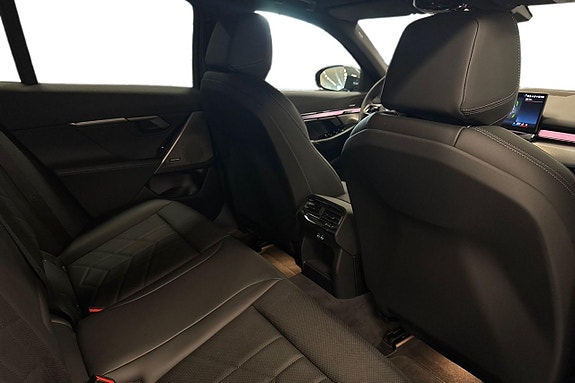 BMW i5 7 of 19