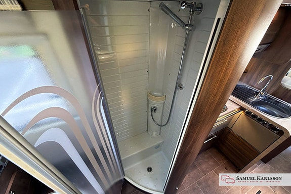 Bürstner Elegance I 800 3.0l Automat Kamkedja | ALDE | Queenbed | Taksäng | Solcell | Ugn | TV 19 of 28