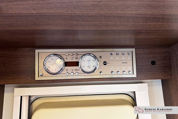 Bürstner Elegance I 800 3.0l Automat Kamkedja | ALDE | Queenbed | Taksäng | Solcell | Ugn | TV 16 of 28
