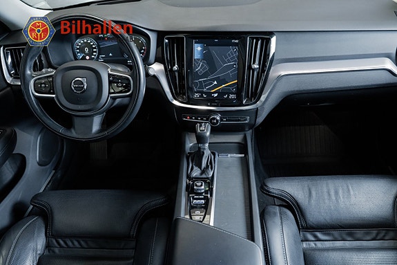 Volvo V60 Cross Country 9 of 23