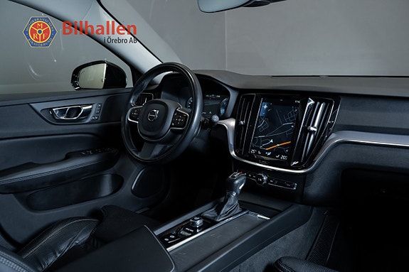 Volvo V60 Cross Country 8 of 23