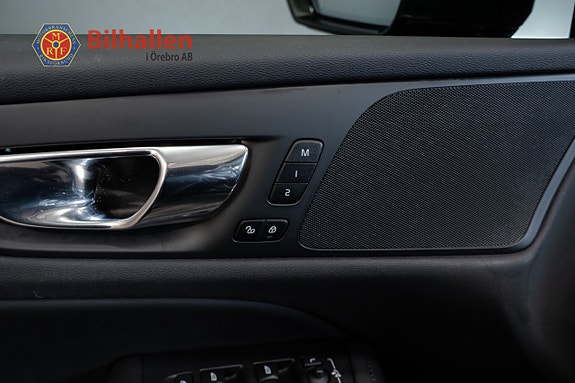Volvo V60 Cross Country 19 of 23