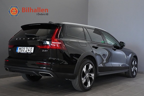 Volvo V60 Cross Country 2 of 23
