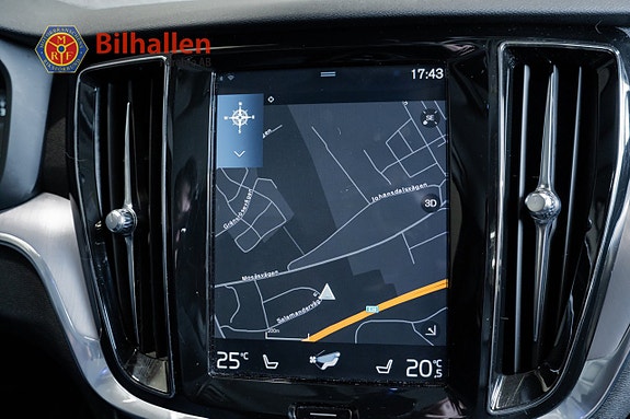 Volvo V60 Cross Country 14 of 23
