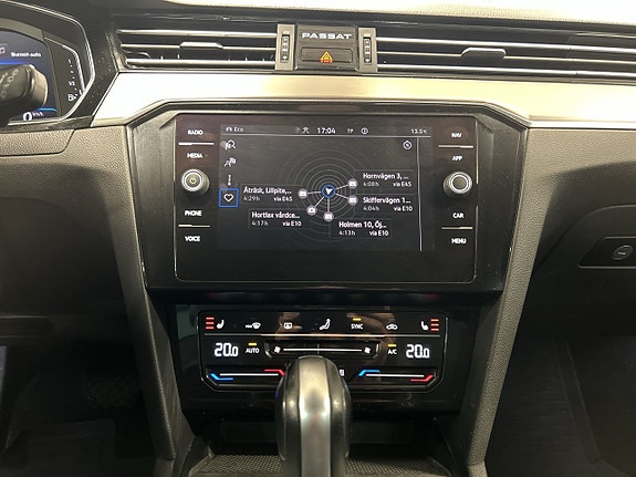 Volkswagen Passat 11 of 24