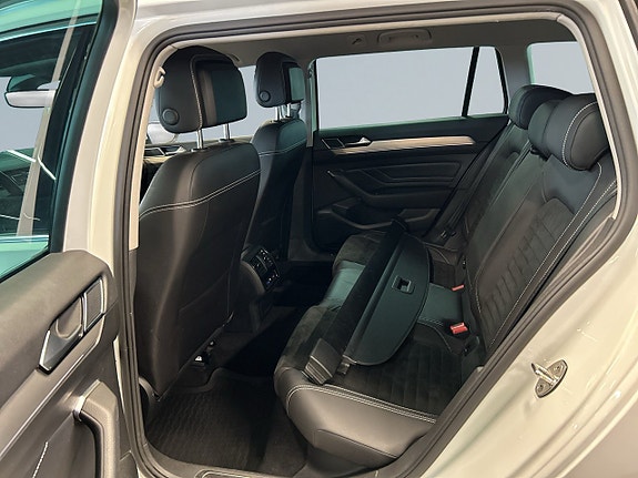 Volkswagen Passat 13 of 24