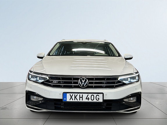 Volkswagen Passat 2 of 24