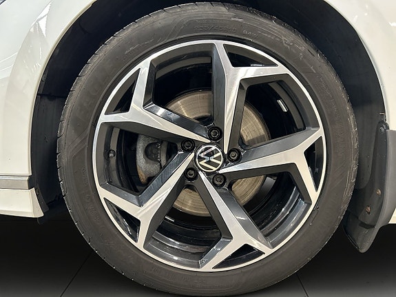 Volkswagen Passat 14 of 24