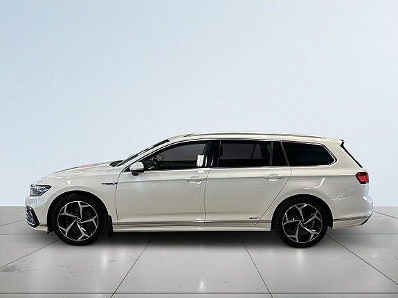 Volkswagen Passat 4 of 24
