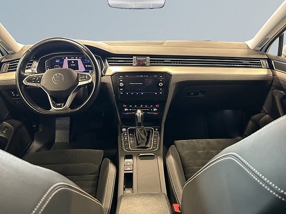 Volkswagen Passat 8 of 24