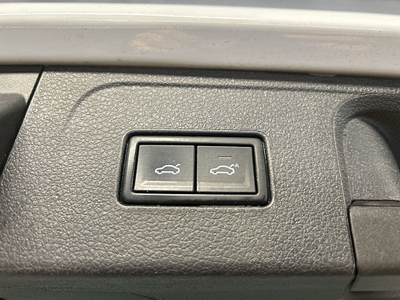 Volkswagen Passat 18 of 24