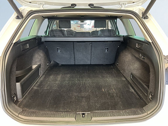 Volkswagen Passat 12 of 24