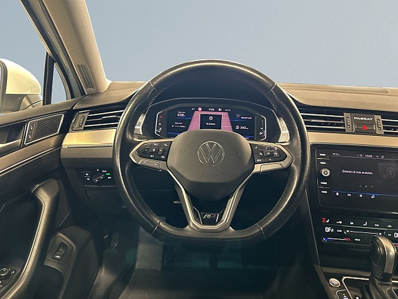 Volkswagen Passat 9 of 24