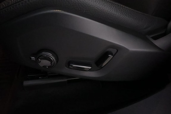 Volvo XC60 13 of 20