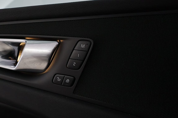 Volvo XC60 12 of 20