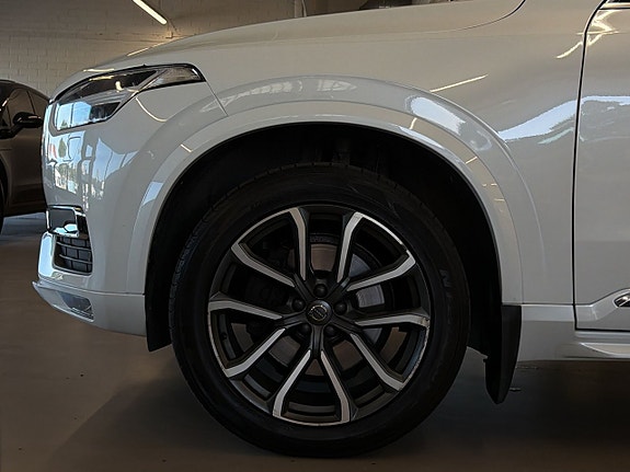 Volvo XC90 14 of 27