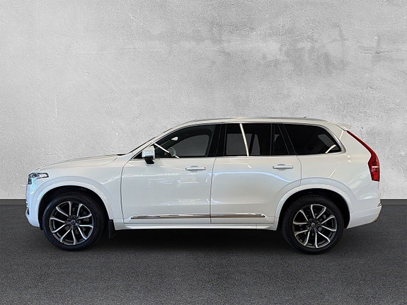 Volvo XC90 2 of 27