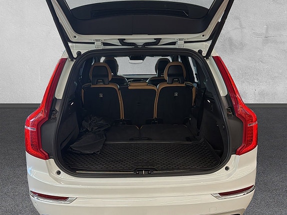 Volvo XC90 9 of 27