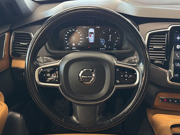 Volvo XC90 17 of 27