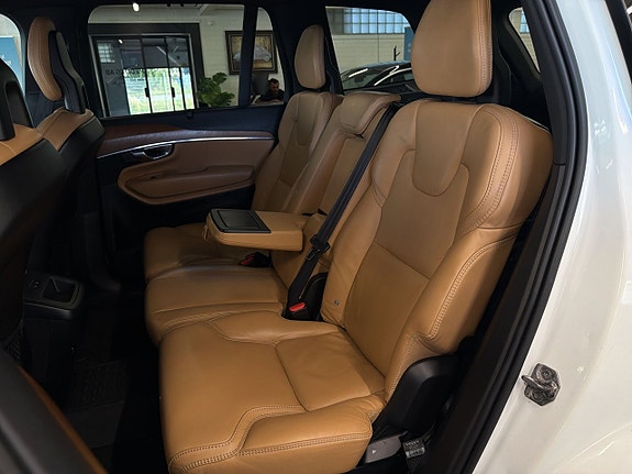 Volvo XC90 20 of 27