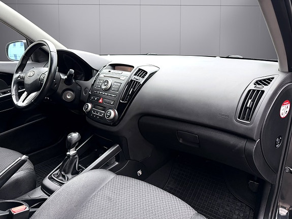 Kia Ceed 9 of 15