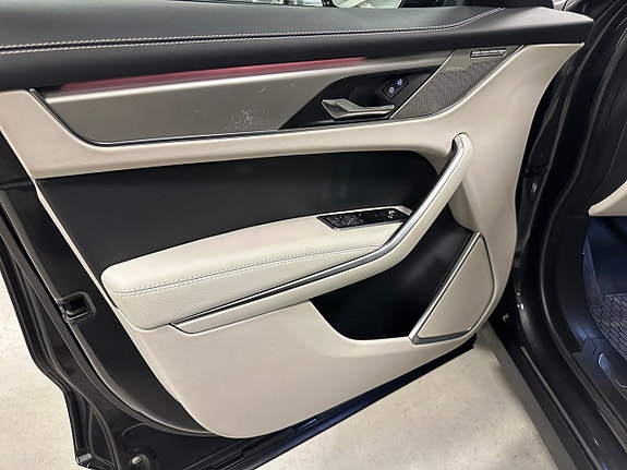 Jaguar F-PACE 9 of 15