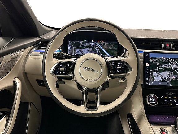Jaguar F-PACE 13 of 15