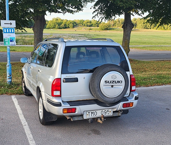Suzuki Grand Vitara 4 of 9