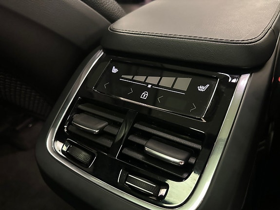 Volvo XC90 14 of 17