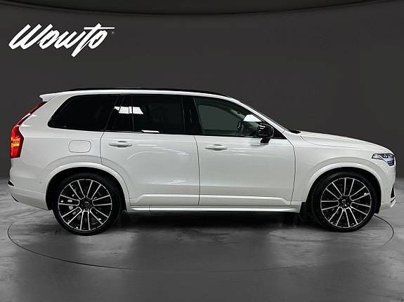 Volvo XC90 3 of 17