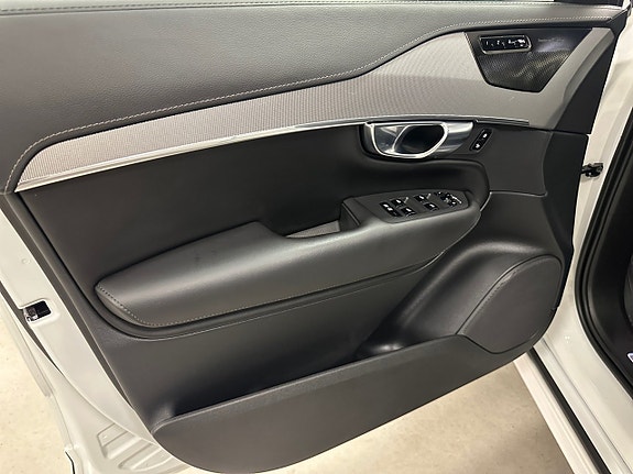 Volvo XC90 8 of 17