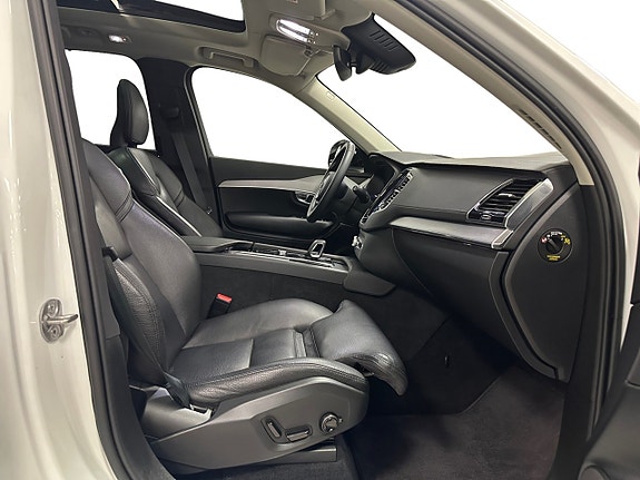 Volvo XC90 12 of 17
