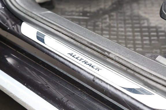 Volkswagen Golf Alltrack 11 of 30
