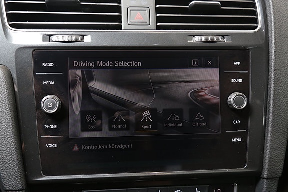 Volkswagen Golf Alltrack 24 of 30