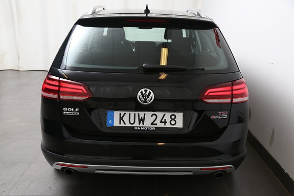 Volkswagen Golf Alltrack 28 of 30