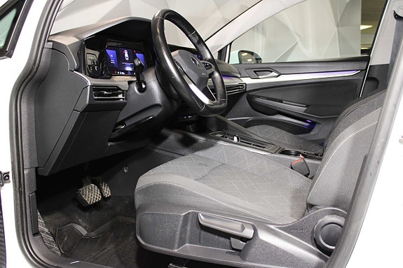 Volkswagen Golf VIII 11 of 24