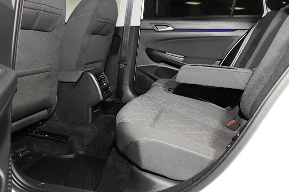 Volkswagen Golf VIII 13 of 24