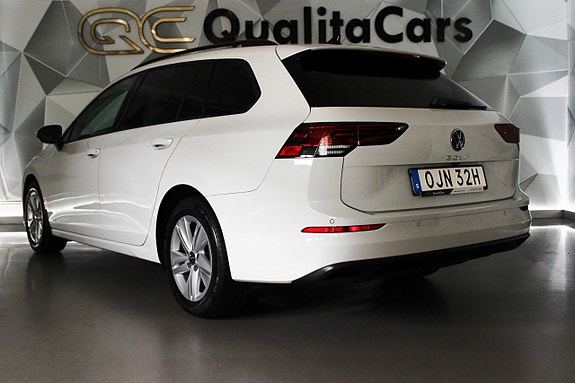 Volkswagen Golf VIII 10 of 24