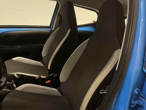 Toyota Aygo 7 of 24