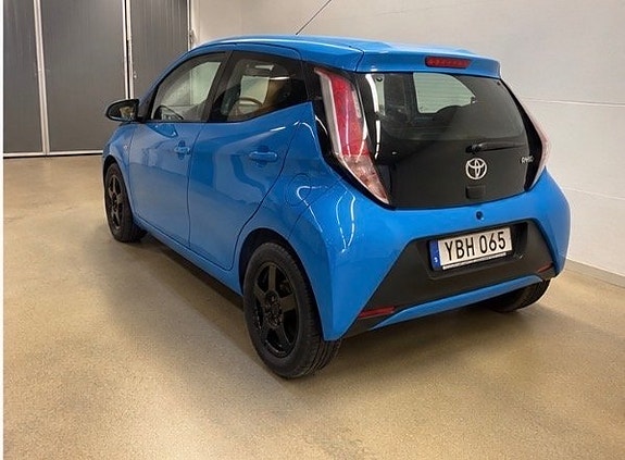 Toyota Aygo 2 of 24