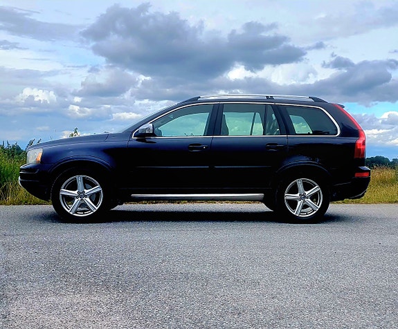 Volvo XC90 2 of 5
