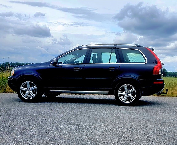 Volvo XC90 3 of 5