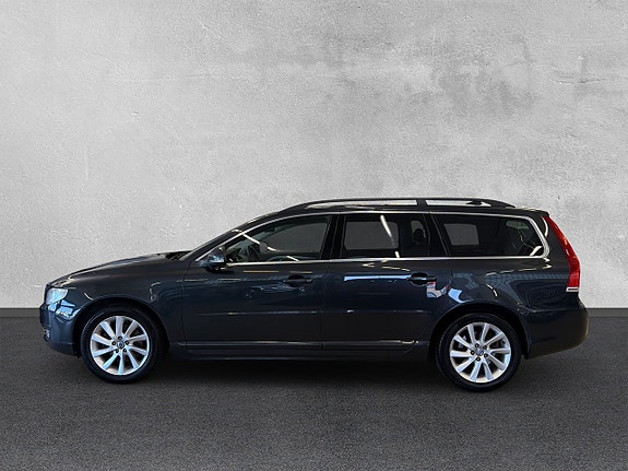 Volvo V70 2 of 27