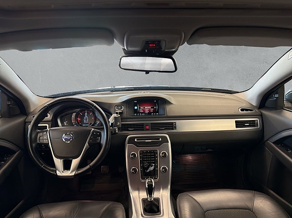Volvo V70 12 of 27